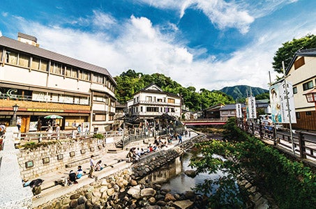 FDAチャーター直行便で行く!阪急交通社貸切企画 久能山東照宮ライトアップと箱根・河口湖 3日間 ~富士山遊覧飛行(1日目松山空港⇒富士山静岡空港間)へご案内(注1)~1